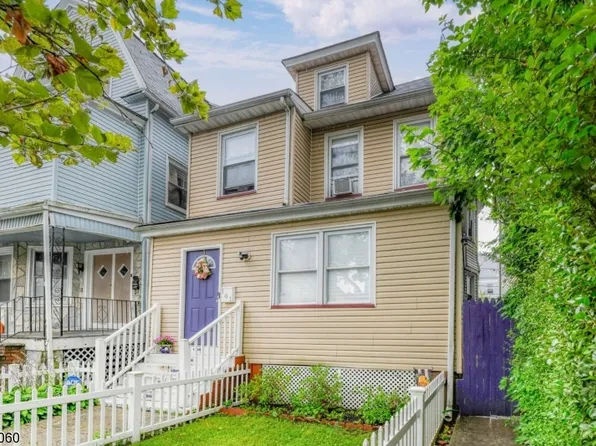 141 Amherst St, East Orange City, NJ 07018