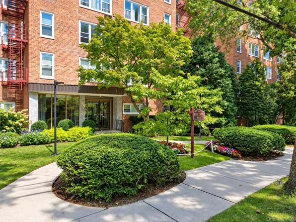 100 Dehaven Drive #302, Yonkers, NY 10703