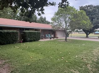 516 Whaley St, Bowie, TX 76230