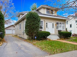 123 College St, Crystal Lake, IL 60014