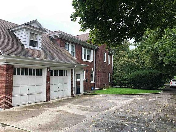 2nd image of 1121 Woodlawn Park Dr