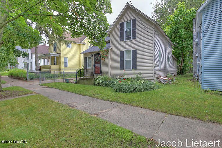 1st image of 240 Travis St NE