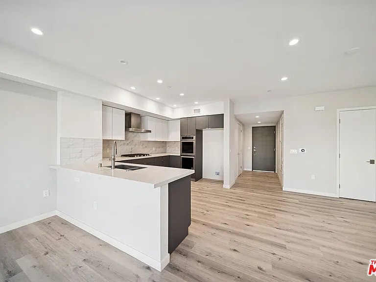 1051 S Corning St #501 — Photo 11