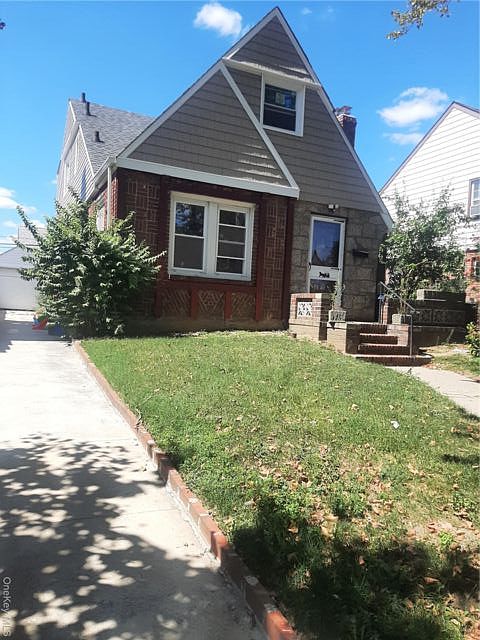 1st image of 11840 222nd St