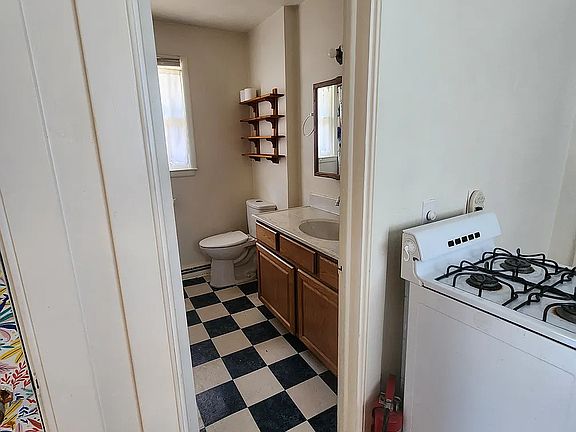 3rd image of 727 Woodford St #1/2