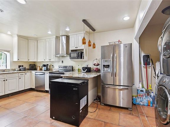 4th image of 5582 Tullis Dr
