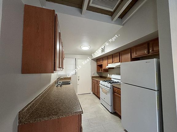 5th image of 964 N Jones Blvd #2