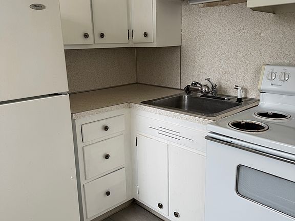 4th image of 5001 Lancaster St #3