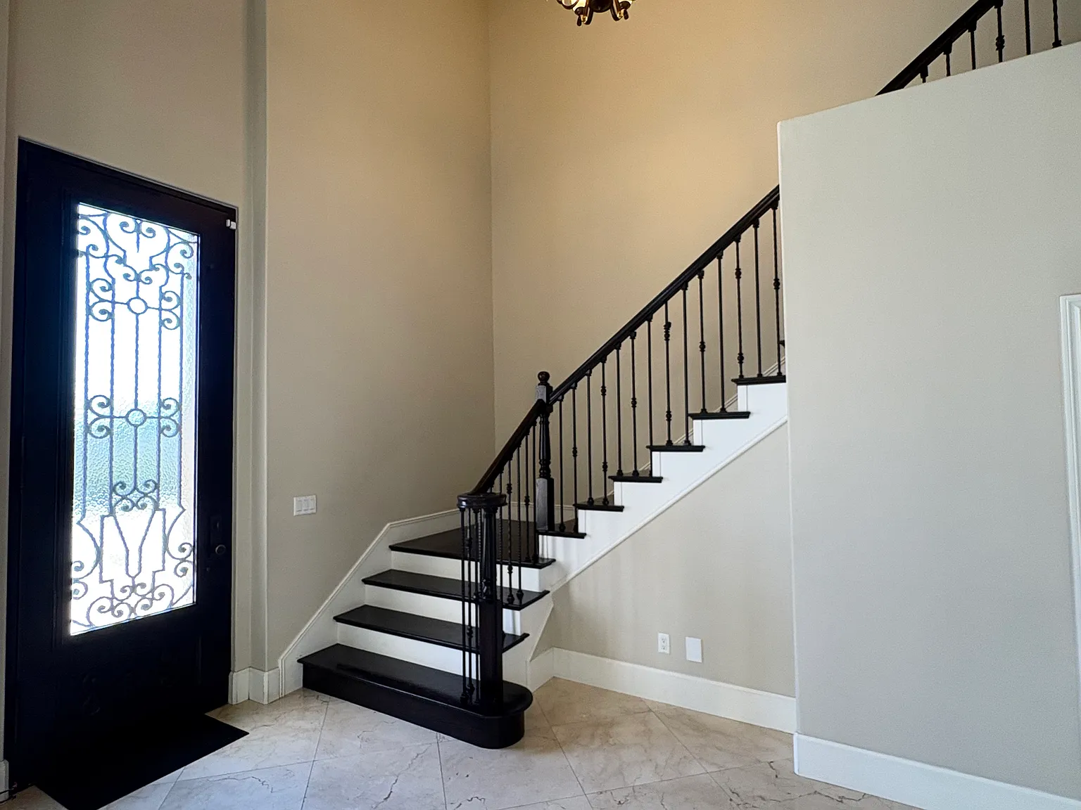 5 bed, 4.5 bath, 4960 sqft, $12,000 — Photo 2