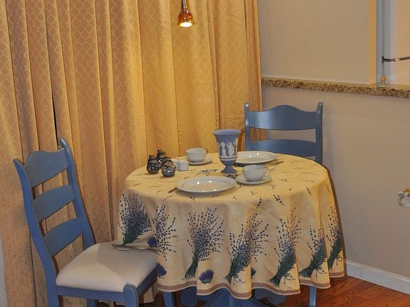 Eat-in nook