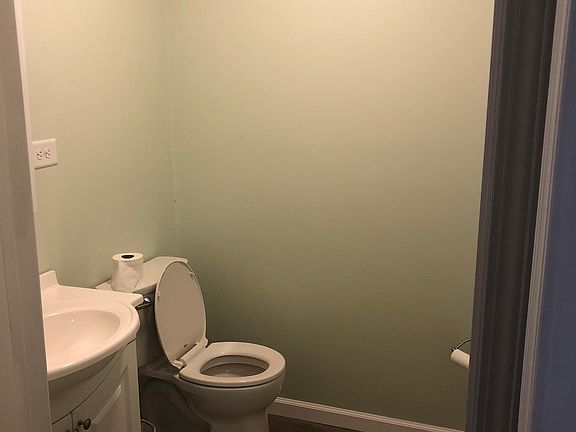 Freshly updated 1/2 bath!