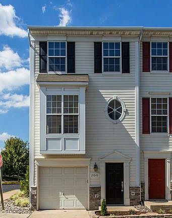 2nd image of 21849 Cobble Pond Sq