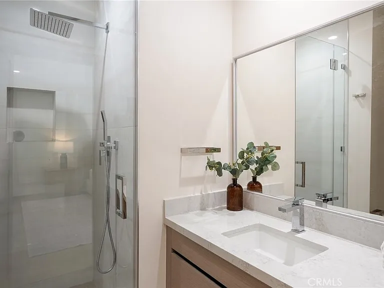 348 S Orange Dr — Photo 44