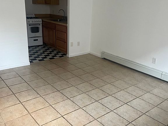 4th image of 710 Eliot Ave #1