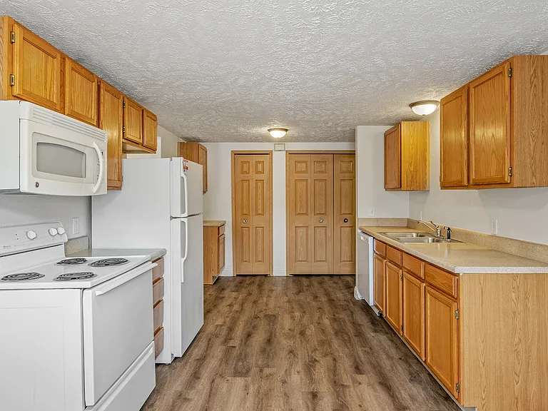 Fieldstone Apartments — Photo 38