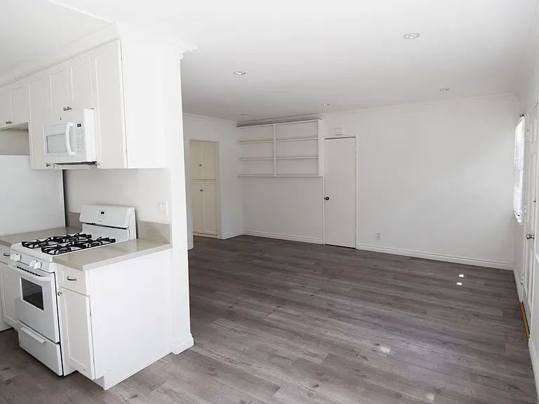 10385 W Olympic Blvd — Photo 5