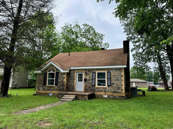 720 N Johnson St, Clarksville, AR 72830