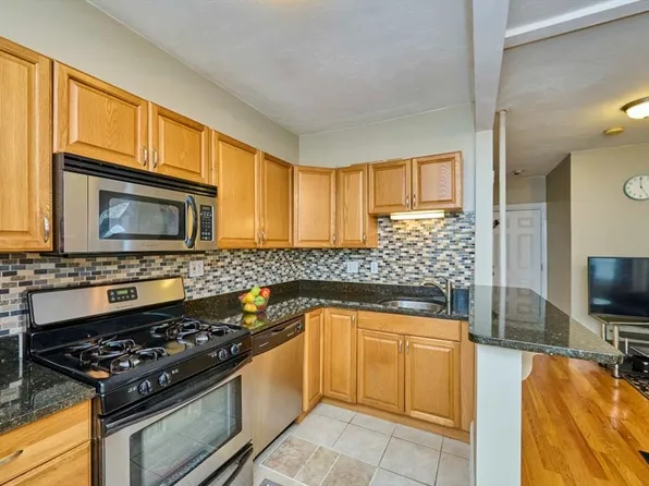 53 Trident Ave APT 101, Winthrop, MA 02152