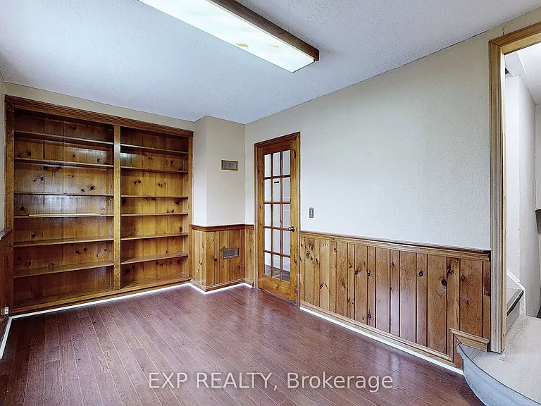 15 Colborne St E — Photo 10