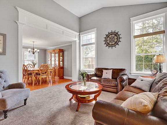 4th image of 102 Grande Woodlands Way