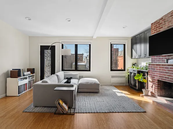 494 President Street image 1 of 8