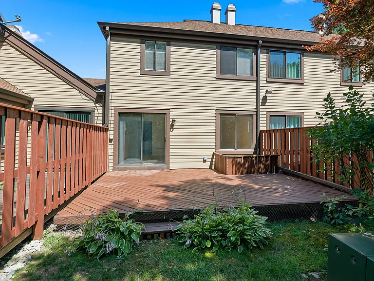 1542 Anderson Ln — Photo 12