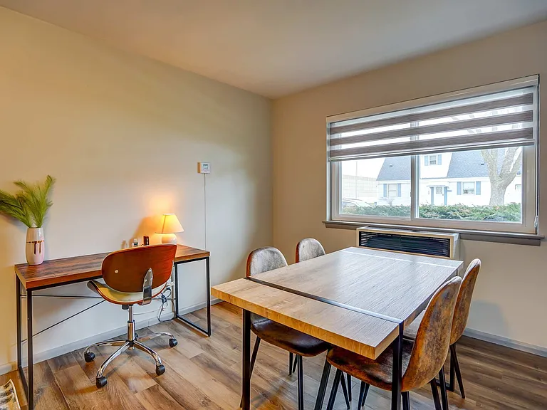 S 94th Pl — Photo 2