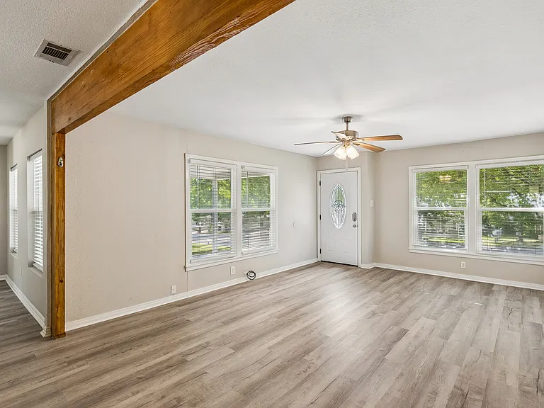 1220 S Lamar St — Photo 4
