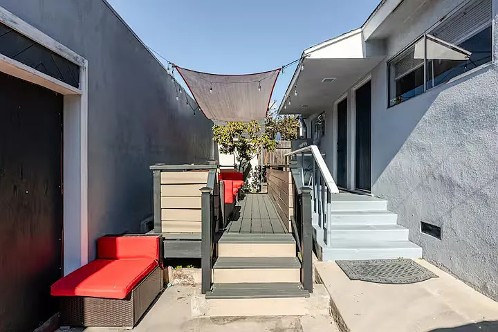 1427 Carmona Ave — Photo 37