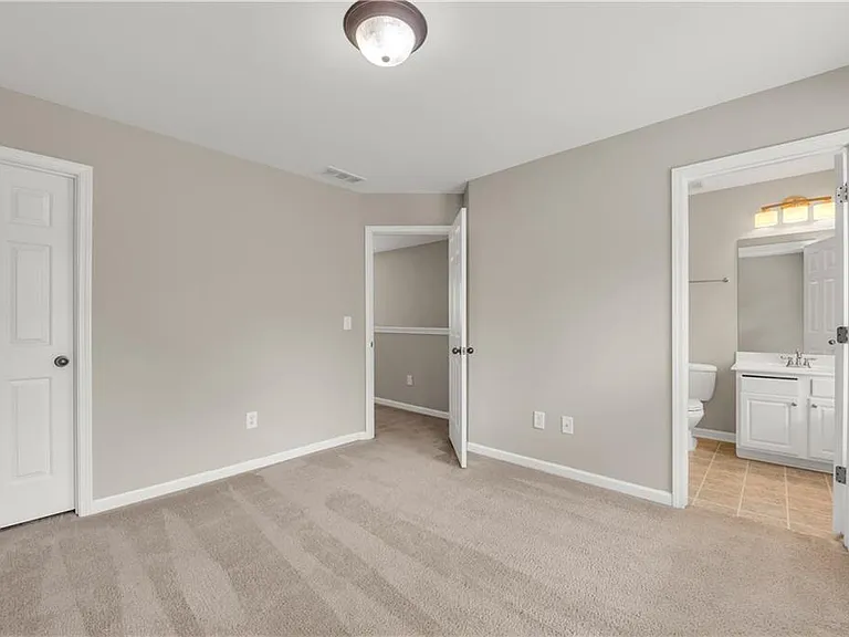 501 Grove Field Ct — Photo 47