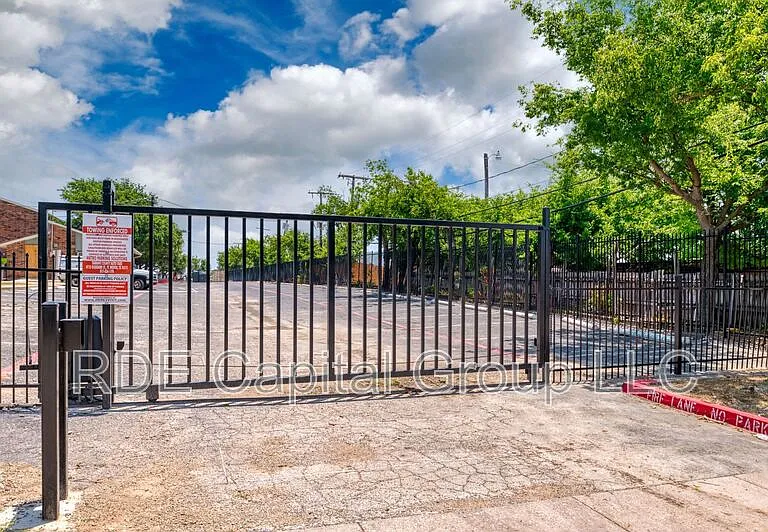 8045 W Elizabeth Ln #223 — Photo 5