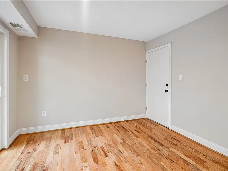 1616 27th St SE — Photo 29
