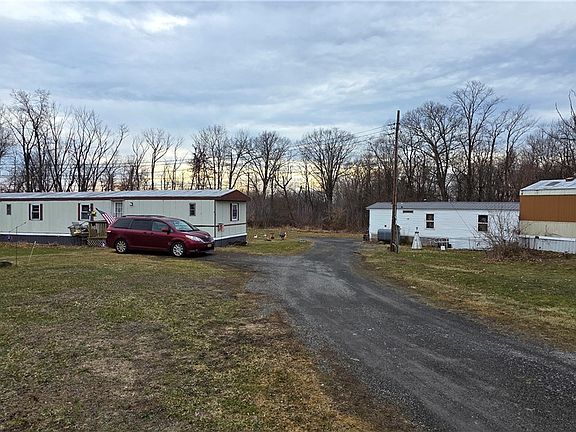 3rd image of 1613 Ridge Rd