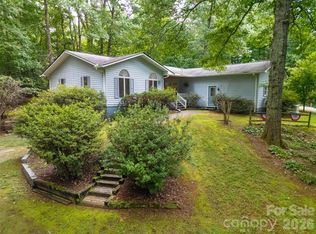 149 Tucked In Ln, Brevard, NC 28712