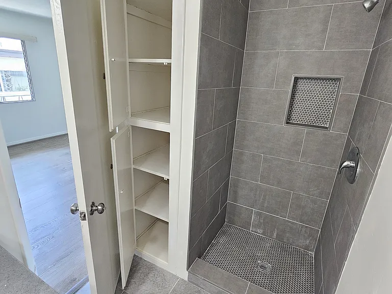 933 5th St #7 — Photo 12