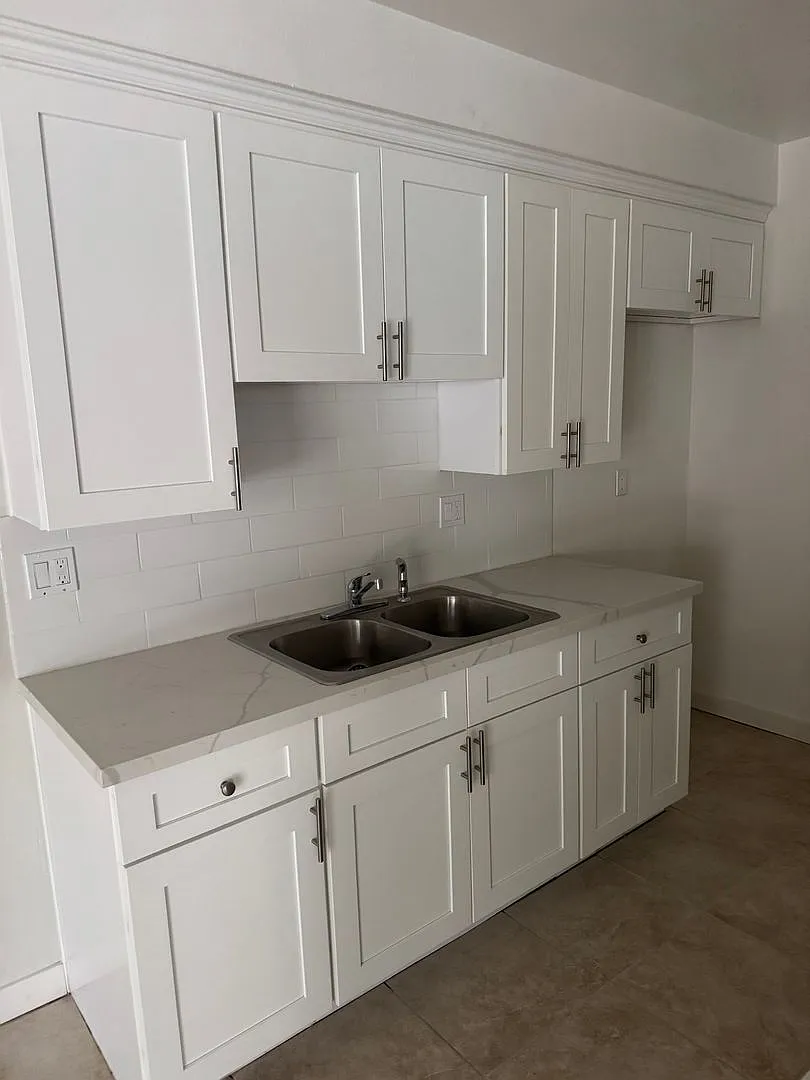 205 E Clifton, Anaheim — Photo 3
