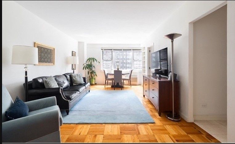 1st image of 30 W 60th St APT 4H
