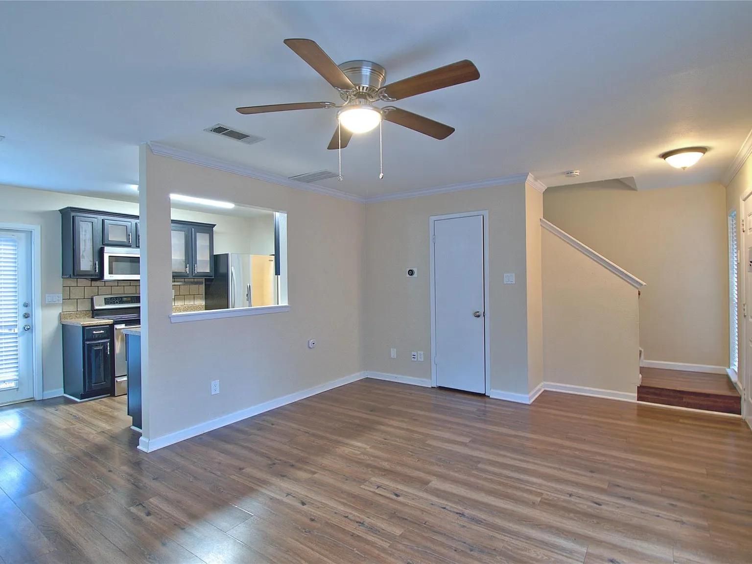 2 bed, 1.5 bath, 1049 sqft, $1,750 — Photo 3