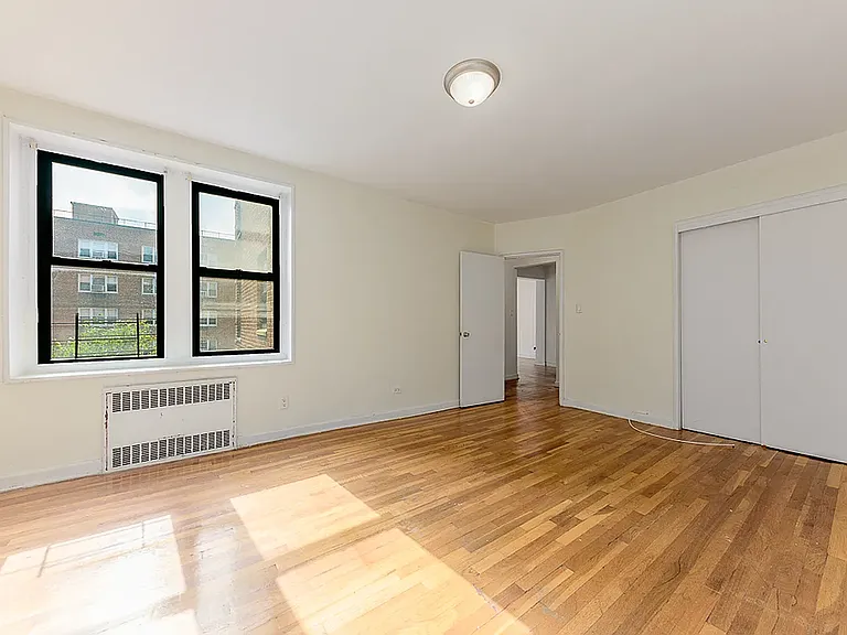 3415 Parsons Blvd #5O — Photo 1