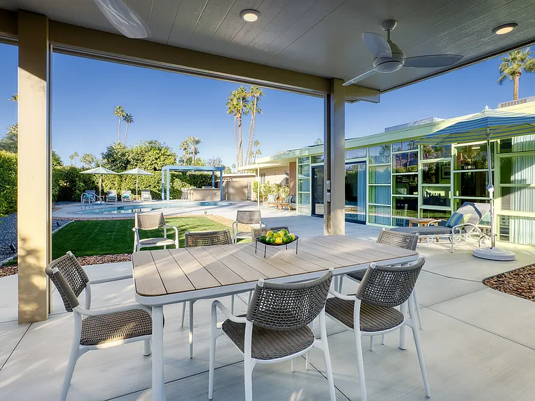 Outdoor dining seats 8.
