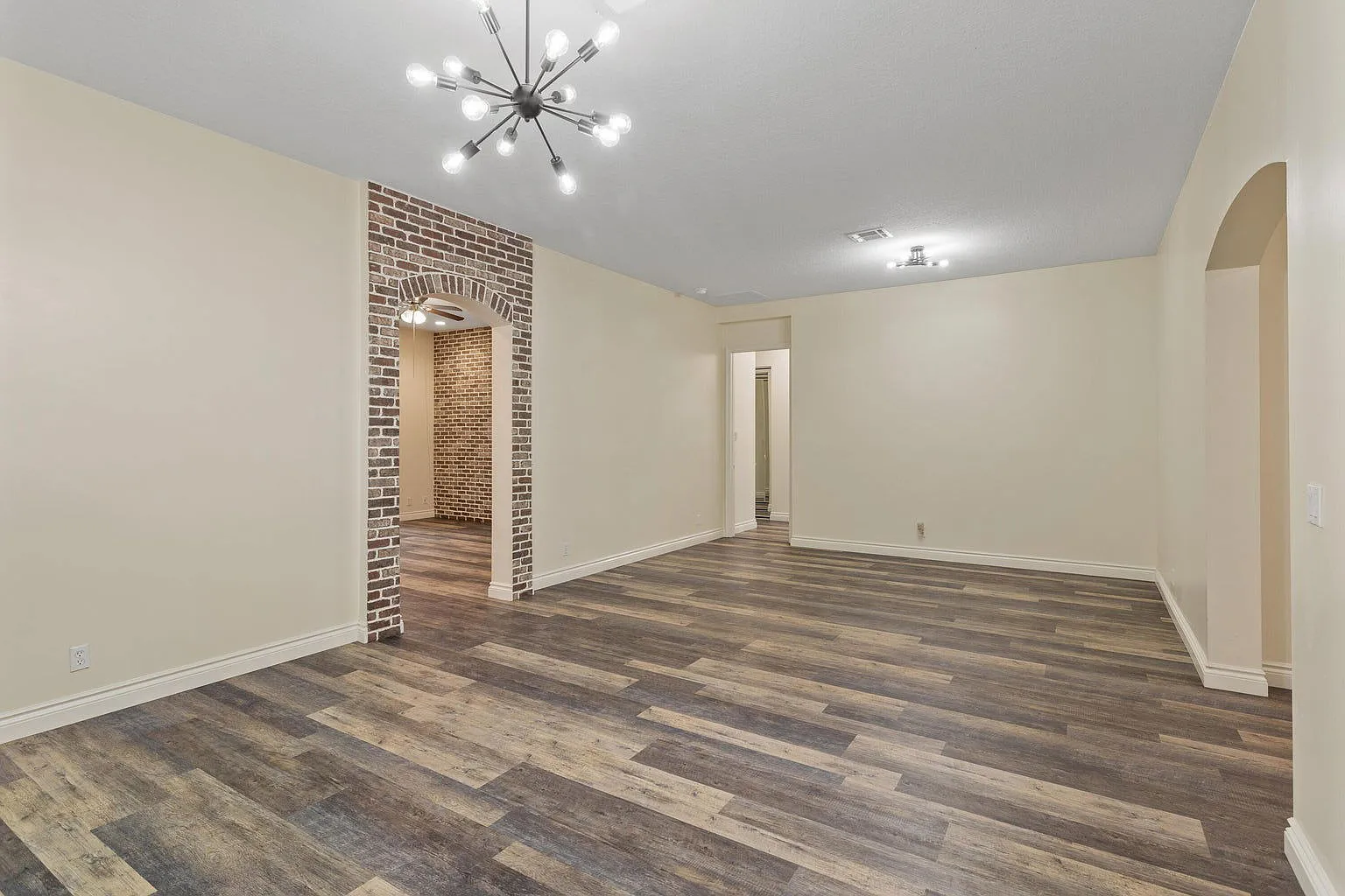 3 bed, 3.0 bath, 3214 sqft, $2,900 — Photo 4