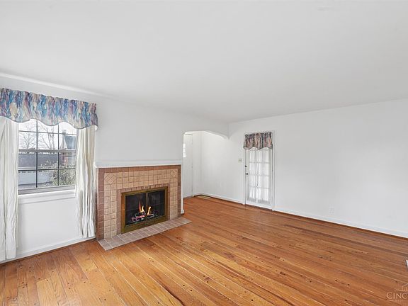 4th image of 2512 Moundview Dr
