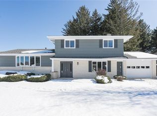 46 Astronaut Dr, Rochester, NY 14609