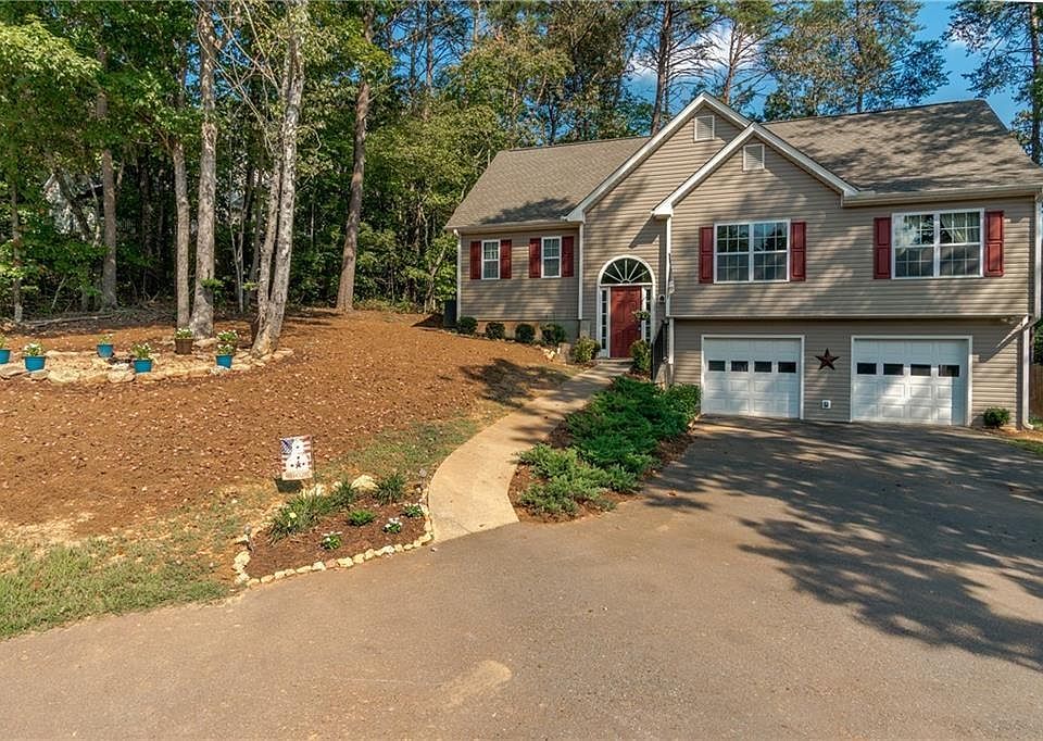 1st image of 16 White Oak Ln