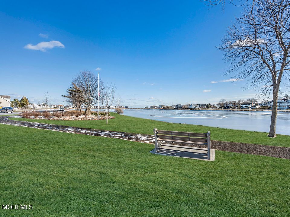 1st image of 1850 Fernwood Road