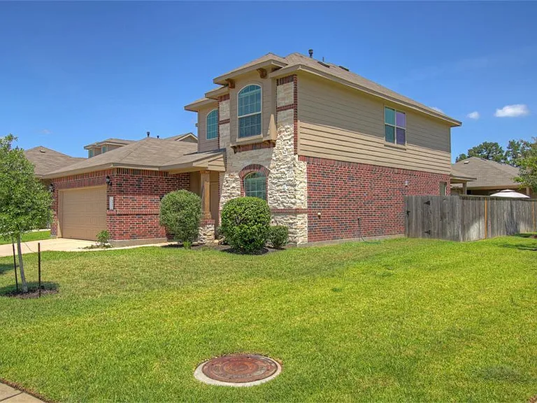 8902 Finnery Dr — Photo 2