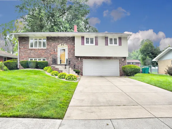 7880 Delaware Pl, Merrillville, IN 46410