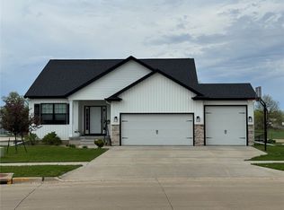 515 Ashton Dr NE, Mount Vernon, IA