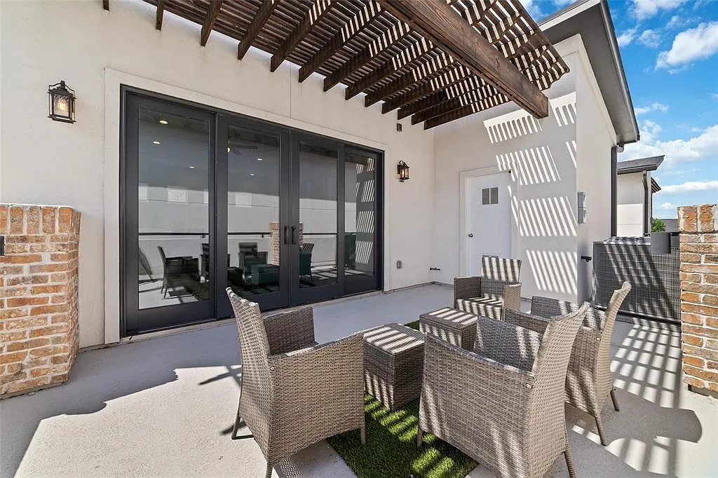 4 bed, 4.5 bath, 3391 sqft, $6,000 — Photo 3