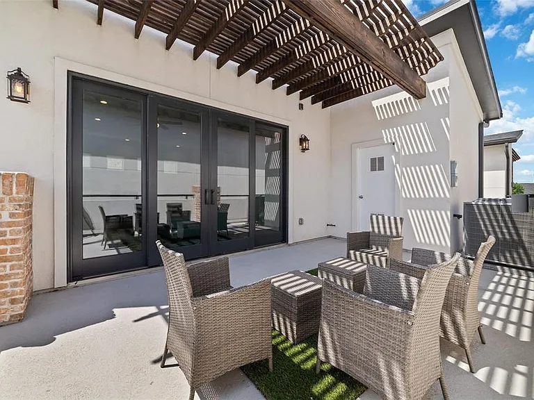 710 Delano St #A — Photo 3